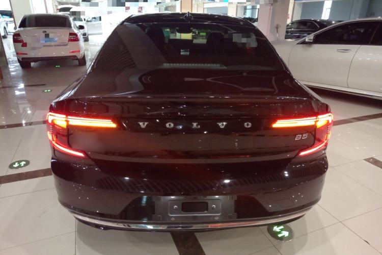 Used Volvo S90 2023 B5 Zhiyi Luxury Edition
