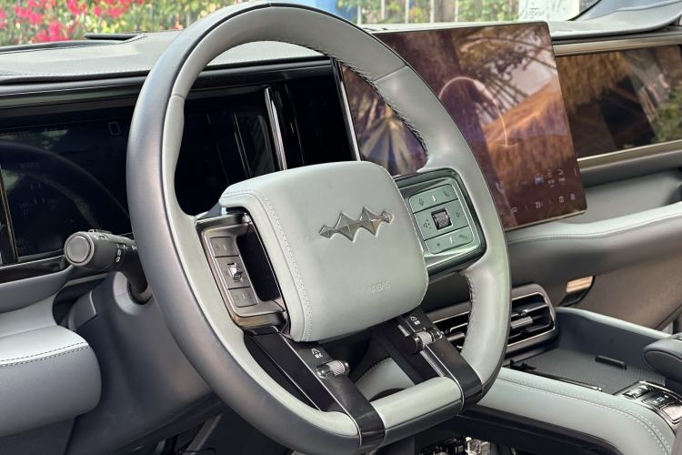 Used Formula Leopard Leopard 5 2023 Navigator Edition