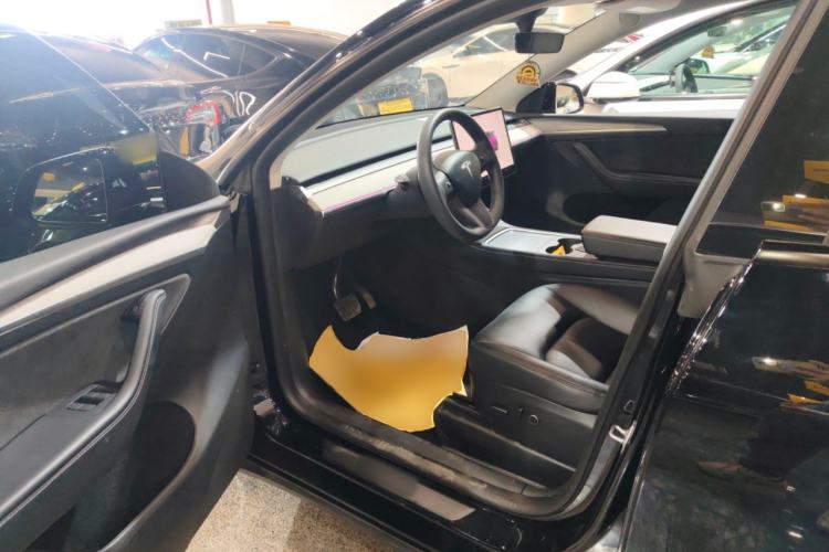 Used Tesla Model Y 2023 Long-Range All-Wheel-Drive Version Driver Seat