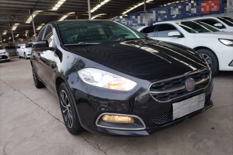 Used Fiat Viaggio 2015 1.4T Manual Enjoyment Edition Front Right 45 Deg