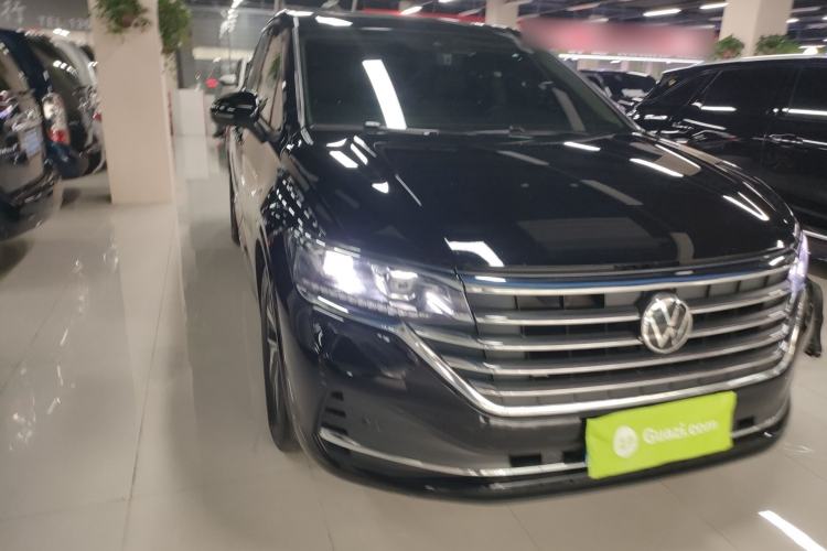 Used Volkswagen Viloran 2022 380TSI Luxury Edition Front Right 45 Deg