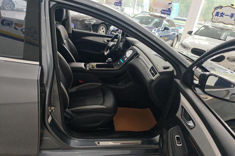 Used Roewe i6 MAX 2020 300TGI Automatic Supreme Edition with Cool Sunroof and Advanced Driving Features
