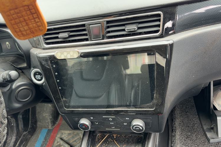 Used Dongfeng Fengon 580 2017 1.5T Manual Luxury Model Trunk