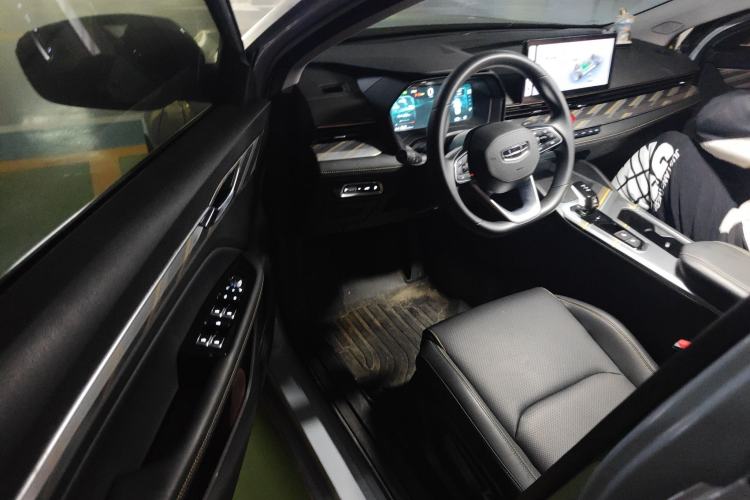 Used Geely Auto Emgrand L HiP 2024 Champion Edition 1.5TD-DHT Pro 100KM Superior Model
