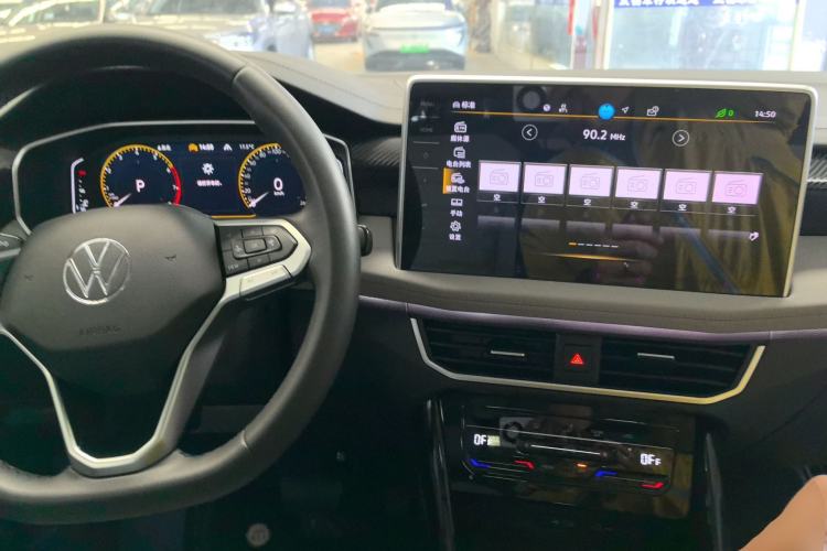 Used Volkswagen Tayron 2024 300TSI Two-Wheel-Drive Luxury Plus Advanced Version Center Console