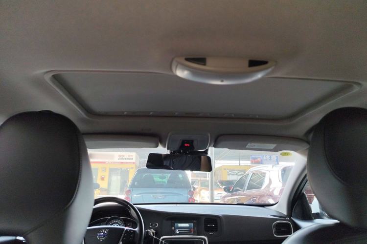 Used Volvo V60 2015 T5 Zhiyi Edition
