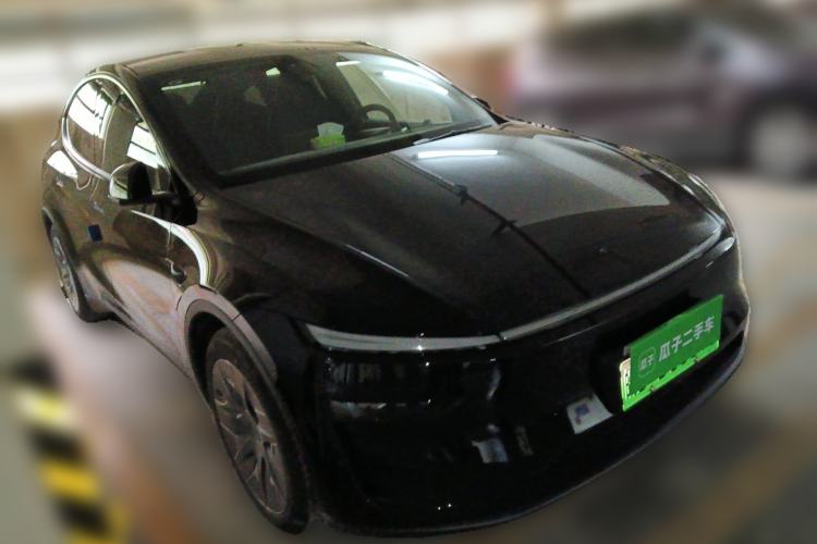 Used Tesla Model Y L 2025 Model Long-Range All-Wheel-Drive Version Front Right 45 Deg