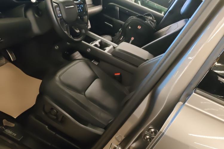 Used Land Rover Defender 2024 110 3.0T P400 X-DYNAMIC HSE Left Front Seat