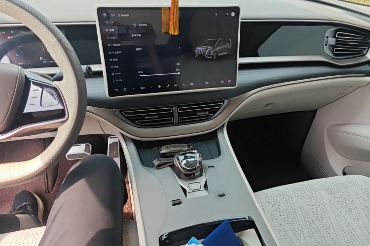 Used Denza D9 2022 DM-i 970 Four-Wheel Drive Prestige Model Audio And AC Panel