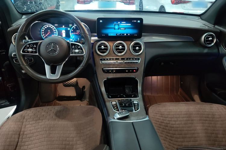 Used Mercedes-Benz GLC 2020 Facelift GLC 300 L 4MATIC Dynamic Edition Center Console