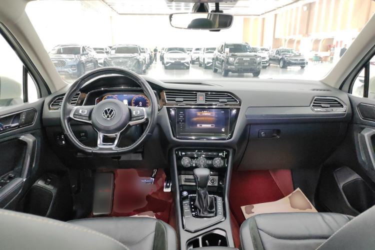 Used Volkswagen Tiguan L 2021 330TSI Automatic Two-Wheel Drive R-Line Enhanced Edition Center Console