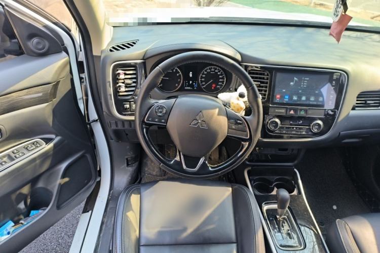 Used Mitsubishi Outlander 2019 2.0L Two-Wheel Drive Comfort Edition 5 Seats China VI Standard
