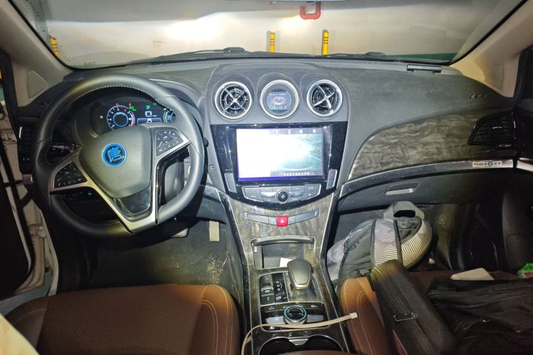 Used BYD Tang New Energy 2017 2.0T All-Wheel Drive Hyatt Model