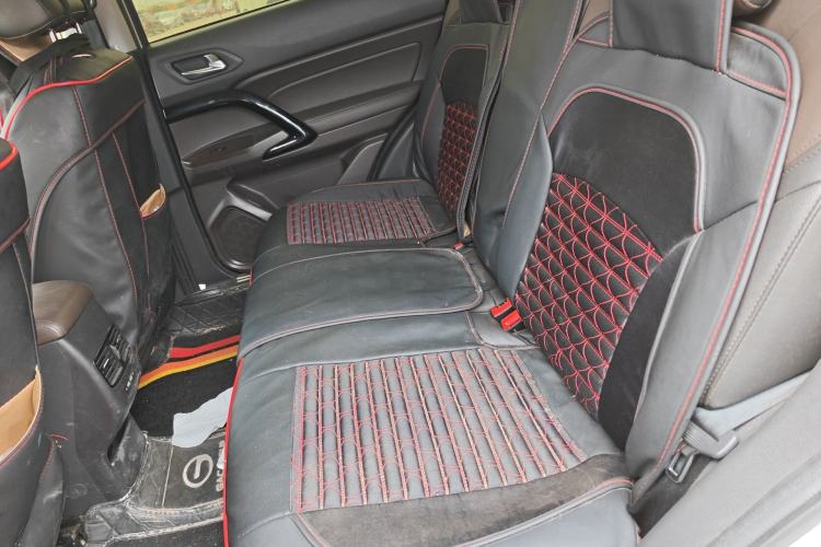 Used GAC Trumpchi GS4 2017 235T Manual Two-Wheel Drive Luxury Edition Left Rear Seat