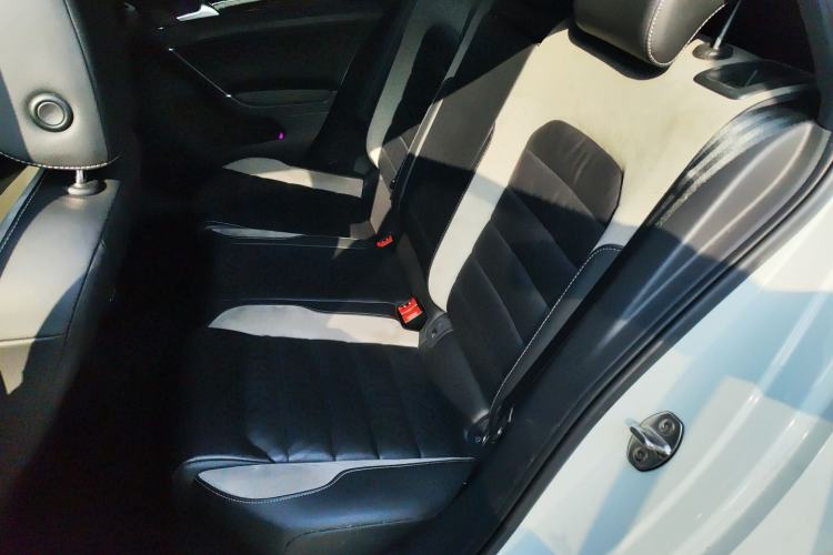 Used Volkswagen Golf 2019 280TSI DSG R-Line China VI Standard Left Rear Seat