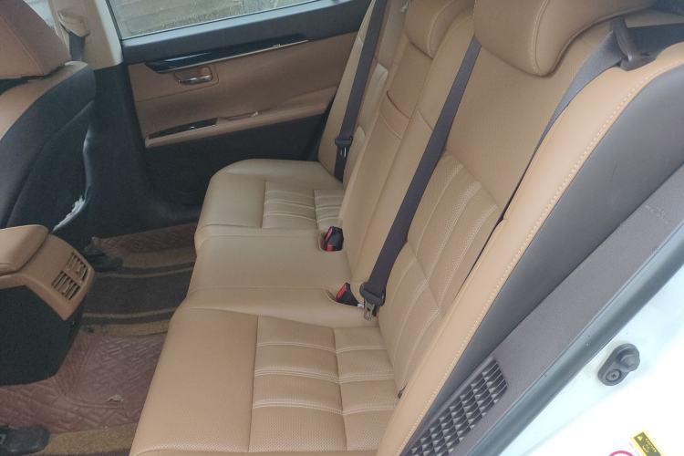 Used Lexus ES 2015 300h Comfort Edition
