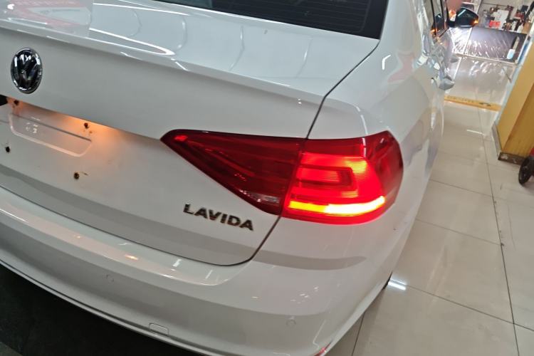 Used Volkswagen Lavida 2017 1.6L Automatic Comfort Edition Right Rear Taillight