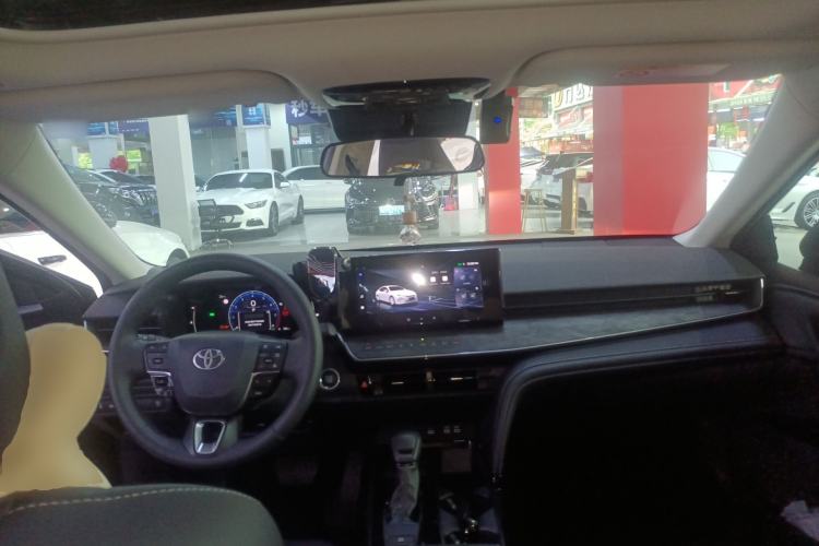 Used Toyota Camry 2024 2.0E Elite Edition Center Console