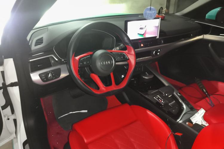 Used Audi A5 2023 Cabriolet 40 TFSI Fashion Dynamic Model Center Console