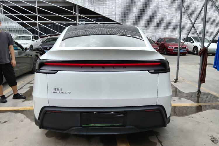 Used Tesla Model Y 2025 Rear-Wheel-Drive Version
