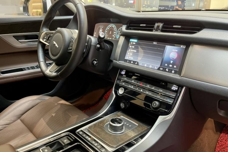 Used Jaguar XFL 2018 XFL 2.0T 250 PS Premium Edition
