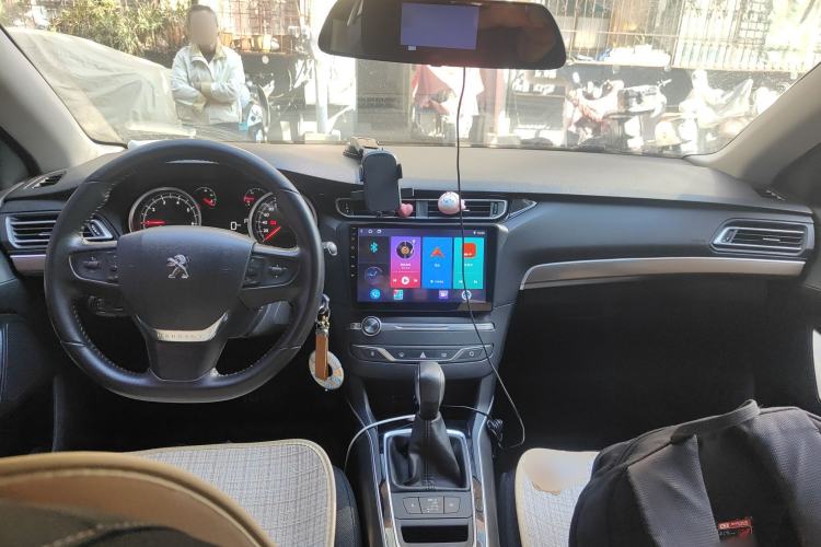 Used Peugeot 408 2018 230THP Automatic Luxury Edition Center Console