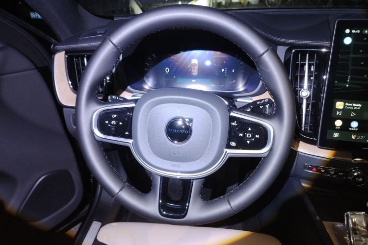 Used Volvo XC60 2026 B5 4x4 Smart Luxury Edition
