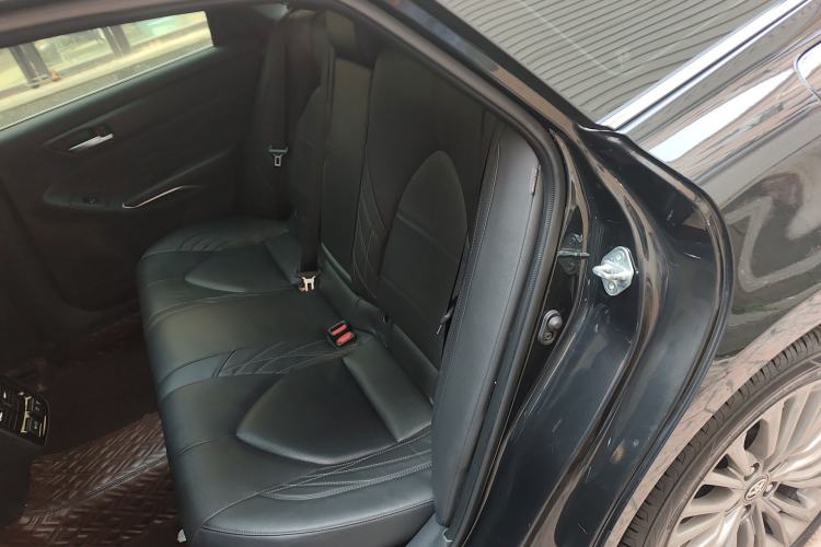 Used Toyota Avalon 2019 Dual-Engine 2.5L XLE Prestige Version China VI Standard Left Rear Seat