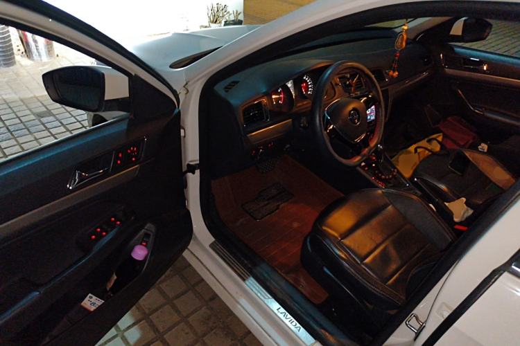 Used Volkswagen Lavida 2015 1.6L Automatic Comfort Edition Driver Seat