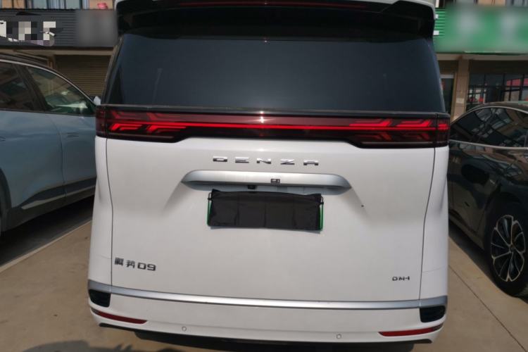 Used Denza D9 2022 DM-i 1040 Prestige Model
