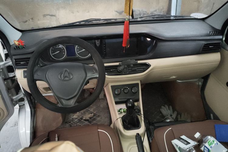 Used CHANGAN KUAYUE Xing V3 2023 1.5L Gasoline Comfort Edition 5-Seat Passenger Vehicle Center Console