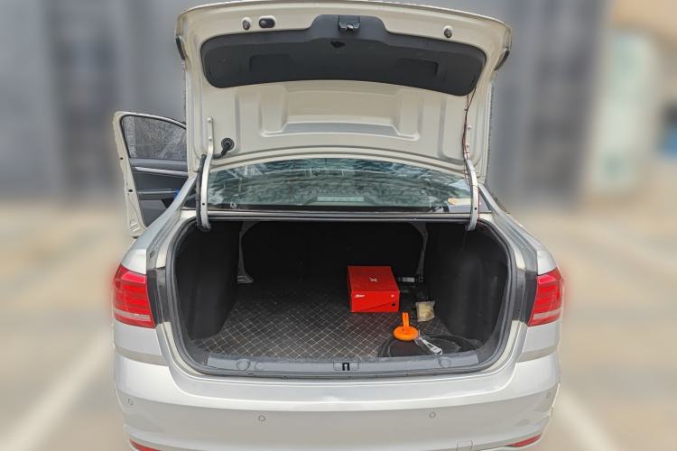 Used Volkswagen Lavida 2017 1.6L Manual Comfort Edition
