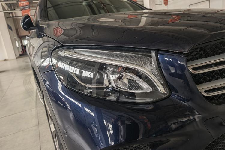 Used Mercedes-Benz GLC 2017 GLC 260 4MATIC Luxury Model Exterior 4