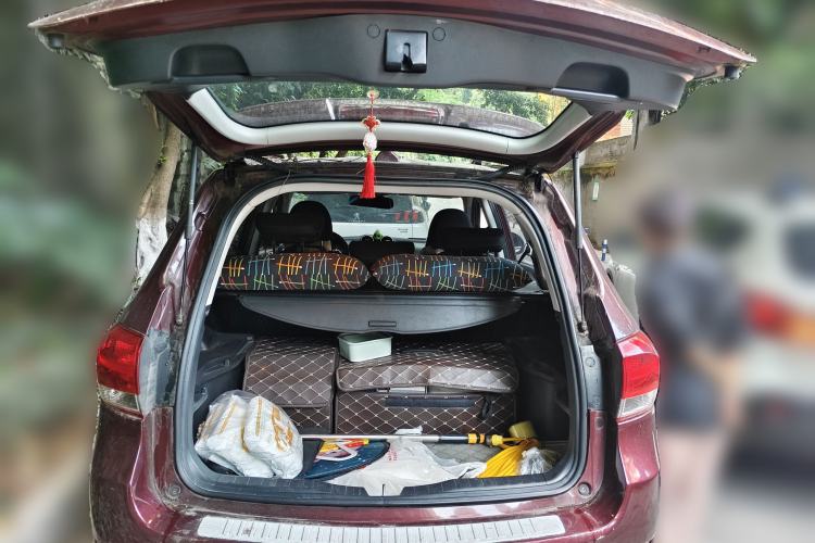 Used Haval H6 2013 Upgraded Model 2.4L Automatic Two-Wheel Drive Elite Version Trunk