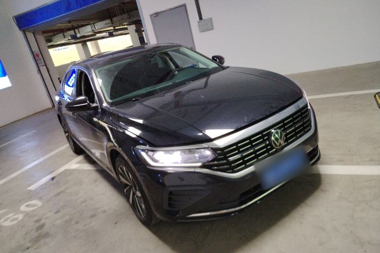 Used Volkswagen Passat 2025 Premium Version 380TSI Dragon Edition Front Right 45 Deg