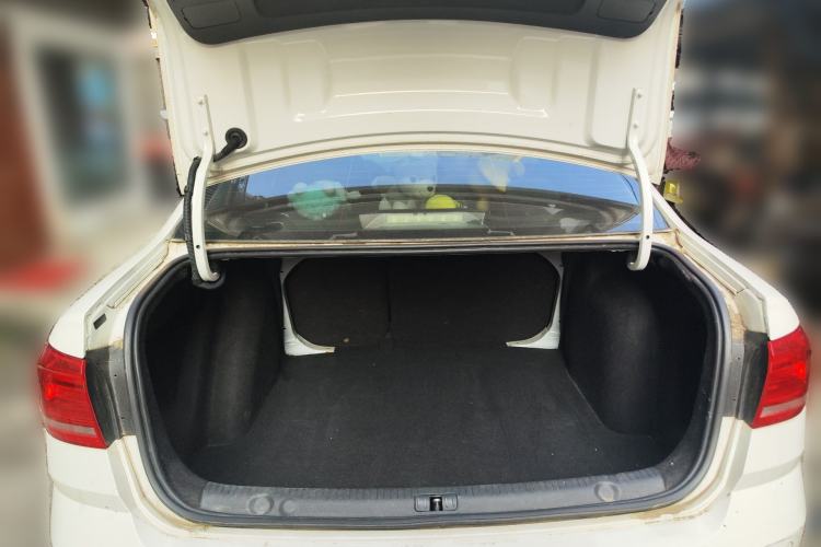 Used Volkswagen Lavida 2015 1.6L Automatic Comfort Edition
