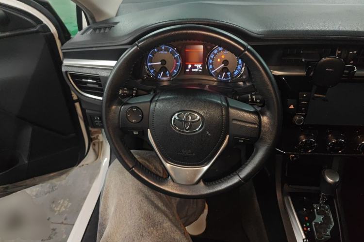 Used Toyota Corolla 2014 1.6L CVT GL-i Leather Edition Steering Wheel