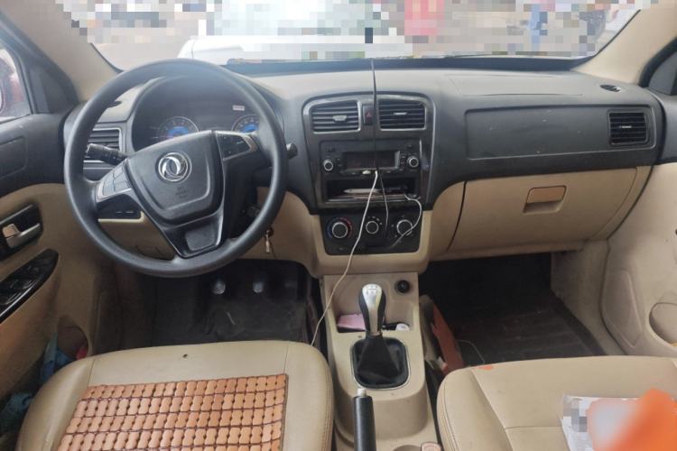 Used Dongfeng Fengon 370 2016 1.5L Manual Standard Edition SFG15-02 7 Seats Center Console