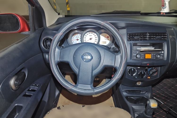 Used Nissan Livina 2010 Jingyue Edition 1.6L Manual All-Around Model