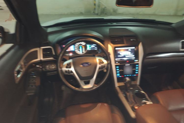 Used Ford Explorer 2013 3.5L Deluxe Model
