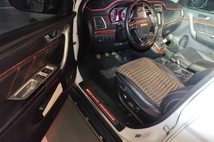 Used Haval H6 2015 Revised Version Sport Edition 1.5T Manual Transmission Two-Wheel Drive Elite Grade
