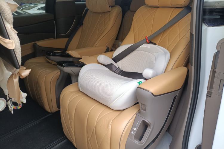 Used Denza D9 2022 DM-i 970 Four-Wheel Drive Prestige Model
