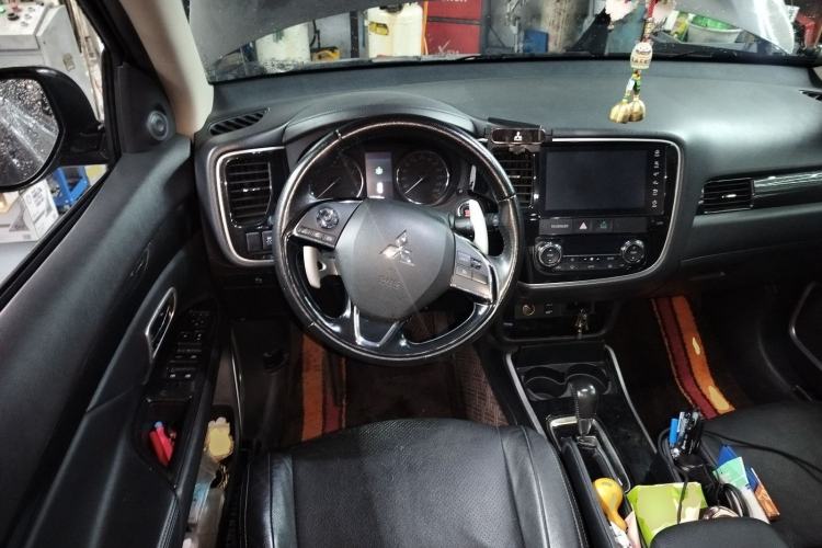 Used Mitsubishi Outlander 2018 2.4L 4x4 Luxury Edition 7-Seater