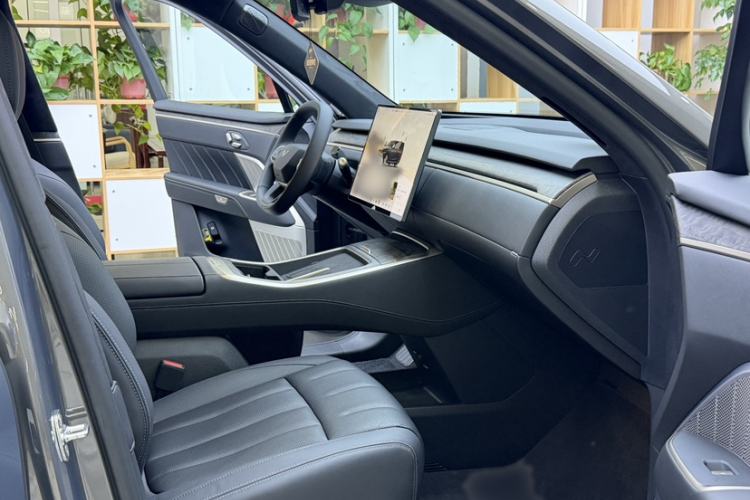 Used ONVO Luxeed L90 2025 Model—Max Six-Seater Version
