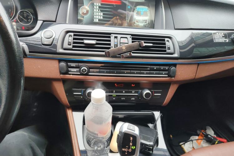 Used BMW 5 Series 2014 520Li Elegant Model
