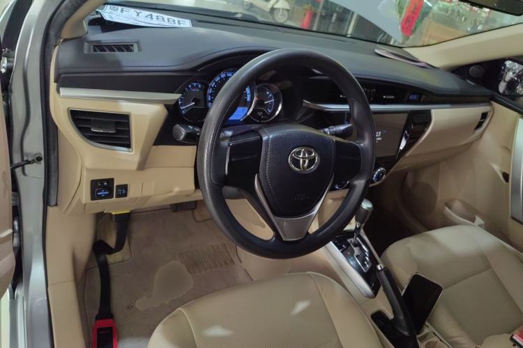 Used Toyota Corolla 2014 1.6L CVT GL Center Console