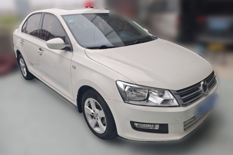 Used Volkswagen Santana 2015 1.6L Manual Comfort Edition Front Right 45 Deg