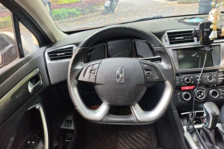 Used DS 6 2014 1.6T Luxury Edition THP160 Steering Wheel