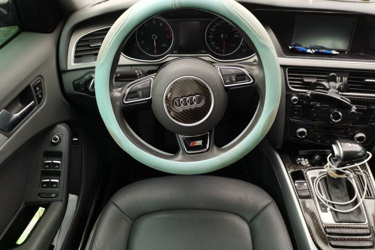 Used Audi A4L 2015 35 TFSI Automatic Standard Model Steering Wheel