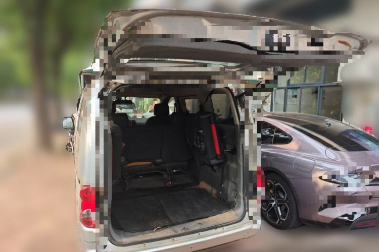 Used Nissan NV200 2012 1.6L 232 Seats Luxury Version Trunk